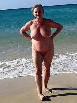 full-grown lady at the beach inexpert milf pics