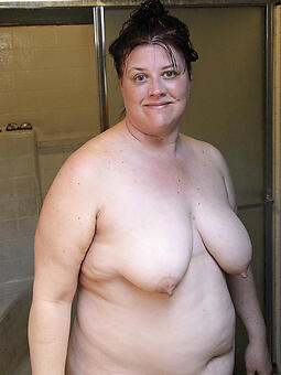 thick lady nude stripping