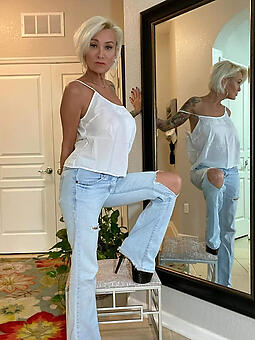 porn pictures for hot American mom jeans