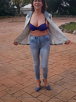 hot mom not far from jeans does naked shoots