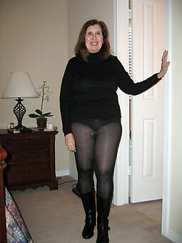 moms wearing pantyhose
