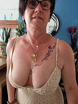 hot ladies glasses does nude shoots