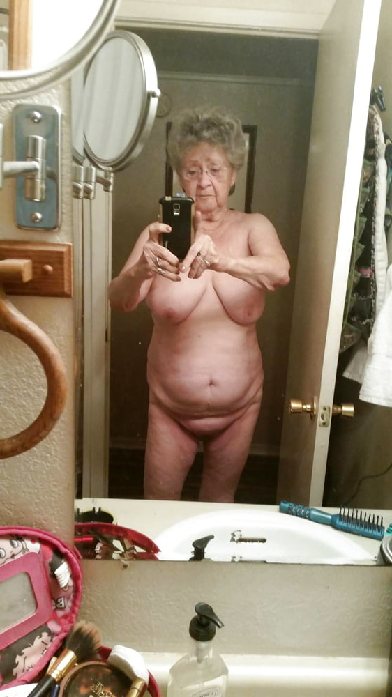 amature older moms nude