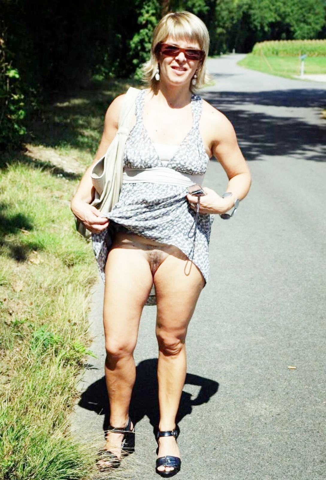 hot mom upskirt