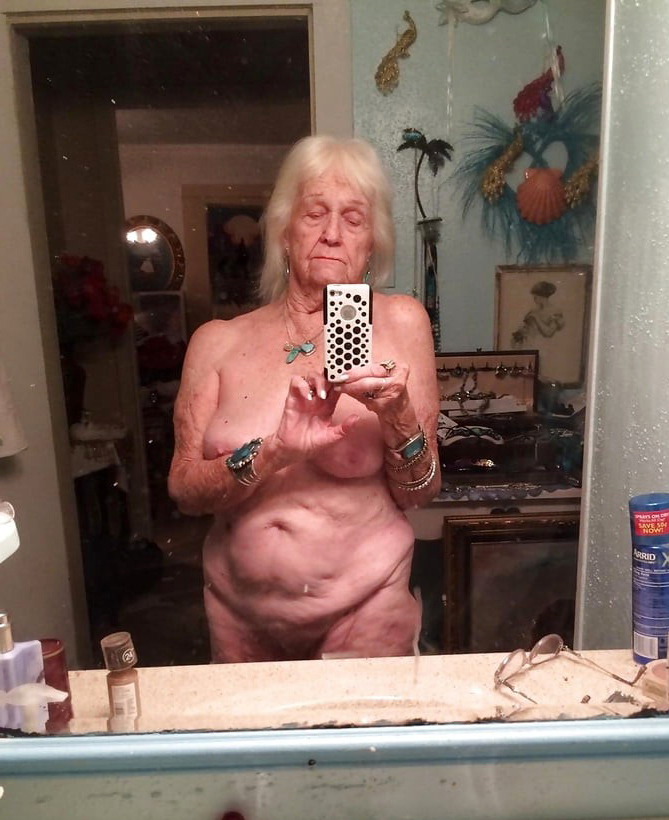 nude older lady selfshot photos