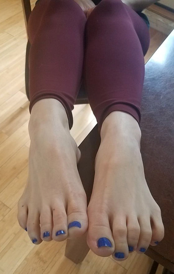 naked hot maw feet stripping