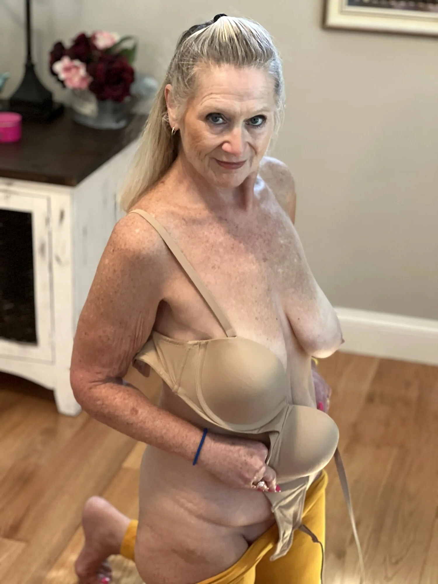 hot grandma naked levelling