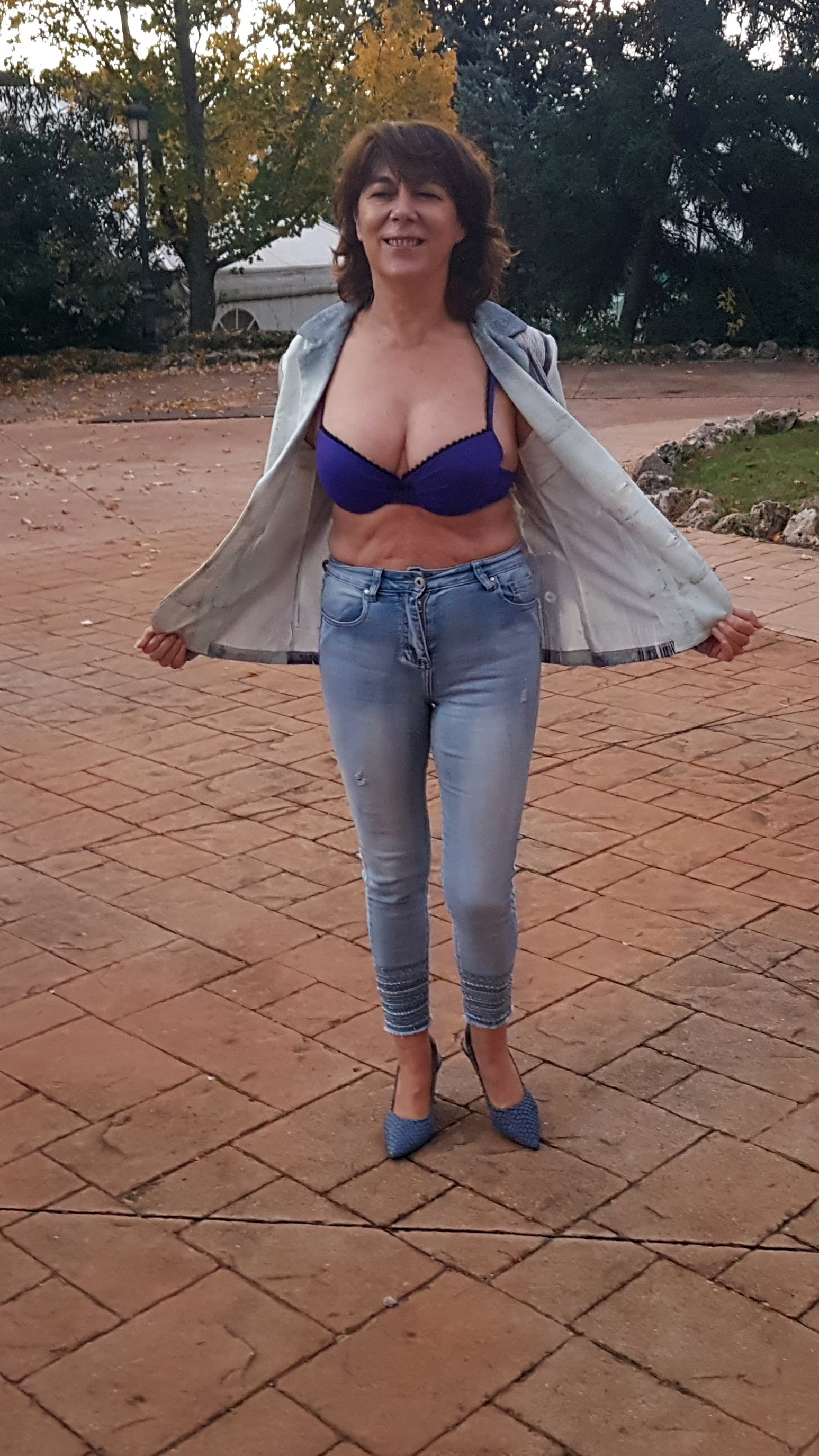 hot mom not far from jeans does naked shoots