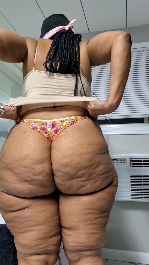 porn pictures of squirearchy with chubby butts