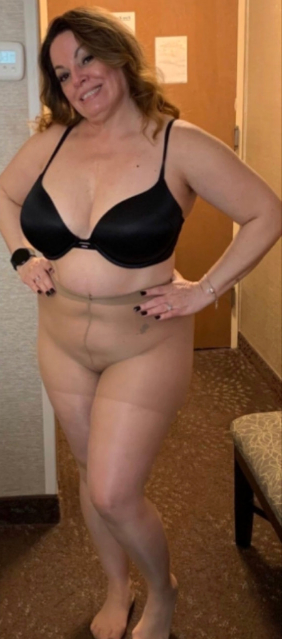 natural hot moms in pantyhose