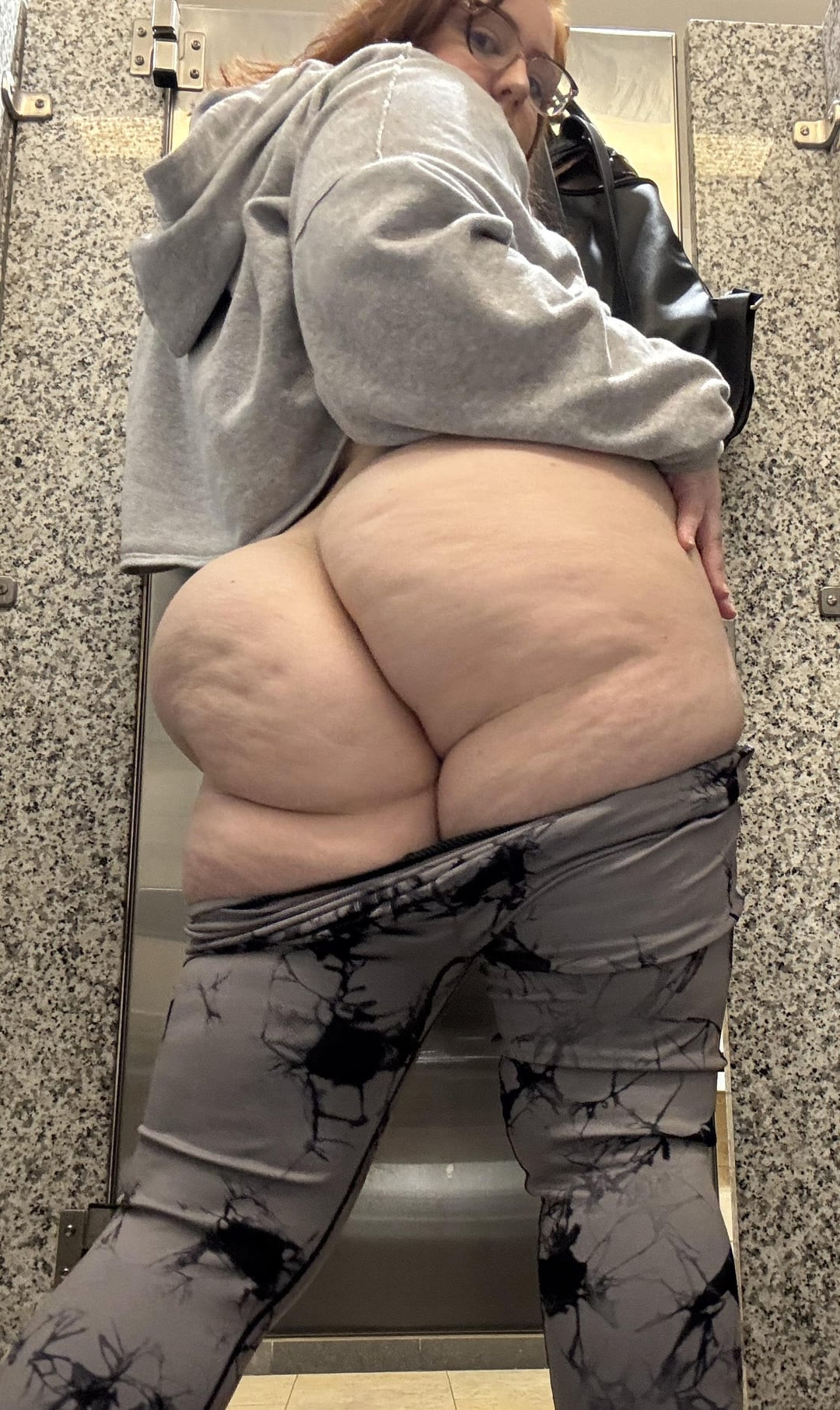 amazing moms with splutter butts buccaneering